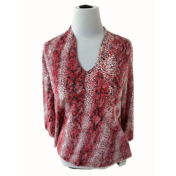 hearts of palm Tops - Hearts of Palm Petite red animal patterned quarter sleeve vneck blouse NEW PL